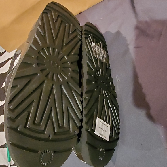 Waterproof boots - Picture 3 of 9